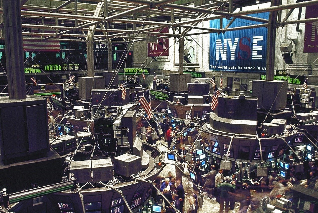 stock market vs real estate investing